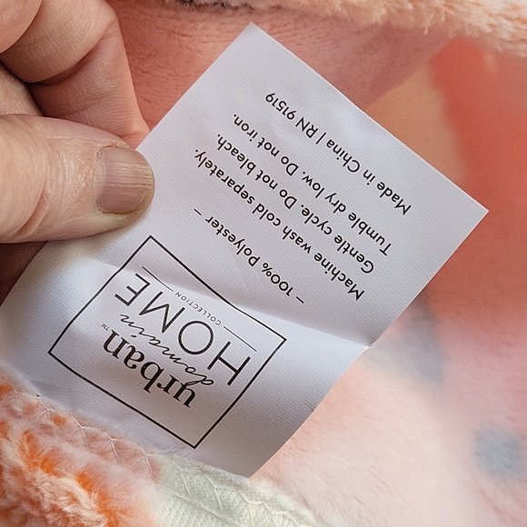 HALLOWEEN glow in the dark throw - Picture 3 of 4